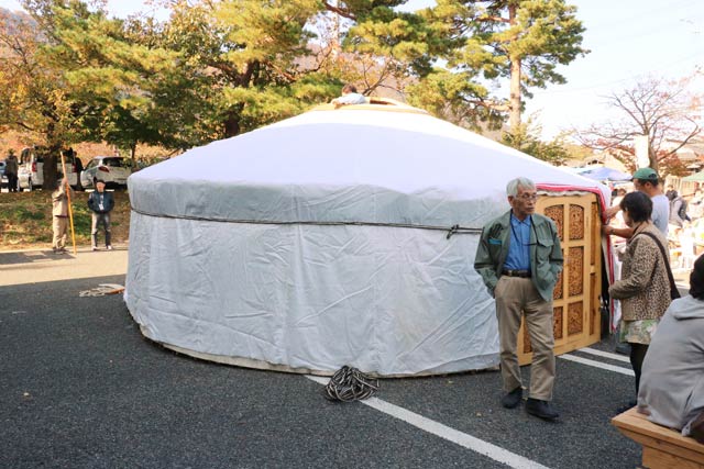 「ヤホール」に設置されたゲル