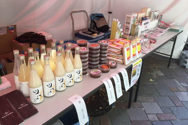 燕市のブースの展示販売