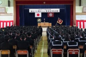 大崎中で創立70周年と閉校記念の式典