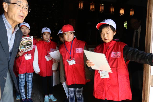 分水北小4年生が「国上山良寛史跡周遊コースガイト」の「こどもガイド」に初挑戦