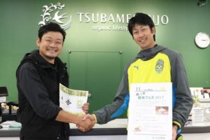 ひうら農場の樋浦幸彦さん(左)と内山農園の内山徳寿さん