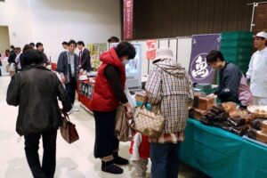 19日まで加茂で新発田と村上の名産品販売 加茂、新発田、村上の3信金がタッグ