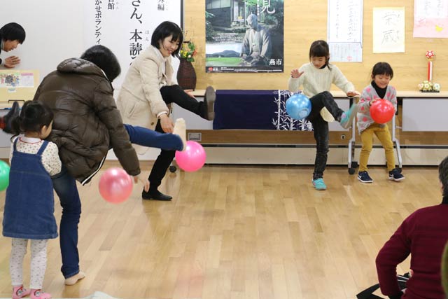 「燕大学」の番外編と「良寛さん、本読み会」で手まり遊び