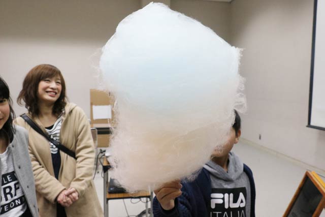 プレゼントの大きな綿あめ
