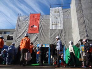 全国から100人近くが参加したハウスヴィレッジの現場見学会