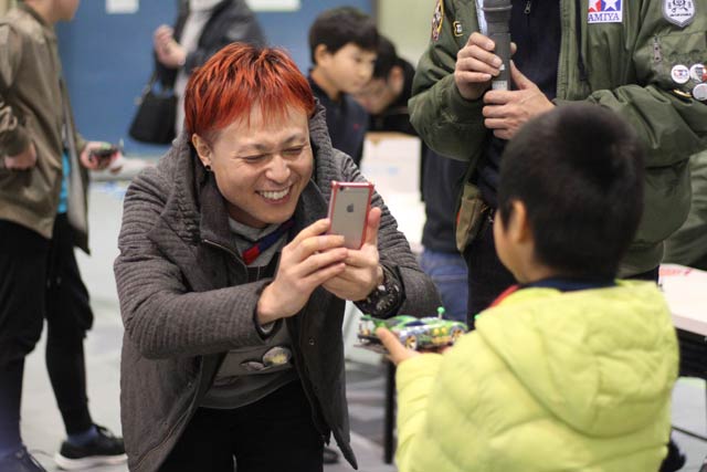 燕三条ミニ四駆大学学長のデザイナー根津孝太さん