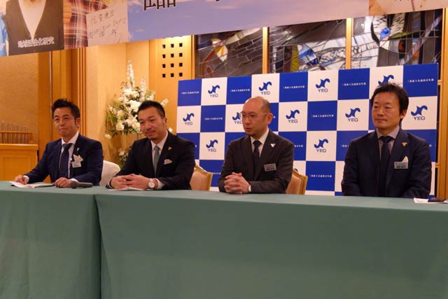 記者会見