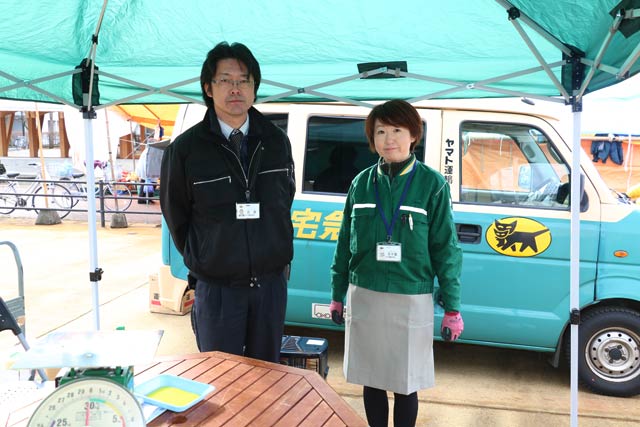 22日の二七の市で開設されたヤマト運輸の宅配便の荷物引受所
