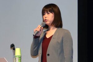 燕キャプテンミーティングで講演する五輪水泳の銅メダリスト星さん