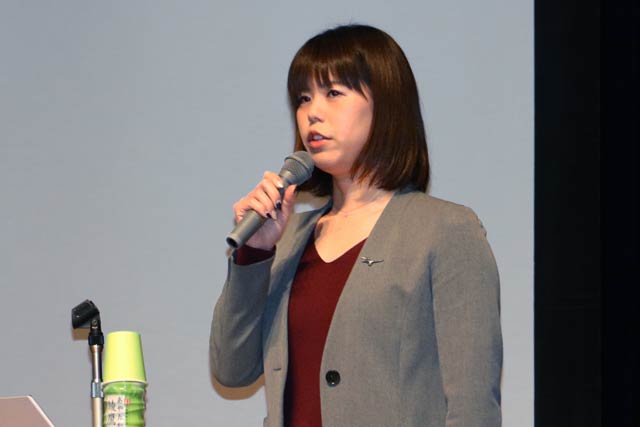 燕キャプテンミーティングで講演する五輪水泳の銅メダリスト星さん