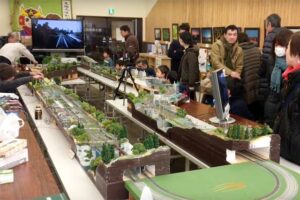「いわむろや」新春イベントの鉄道ジオラマ走行会に四季島