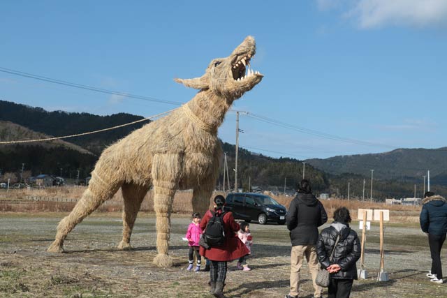 「いわむろや」前のわら干支「ドーベルマン」