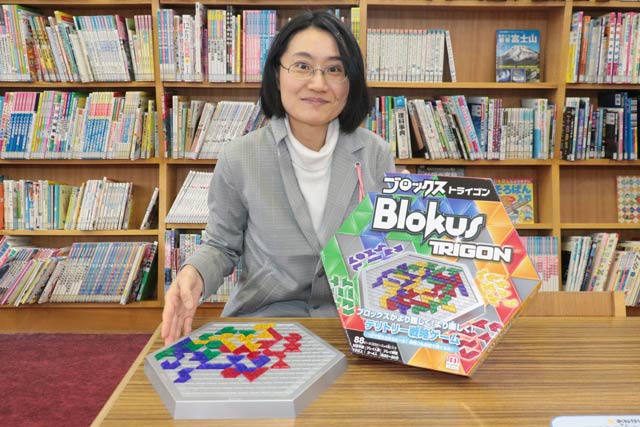 三条市立図書館の「ボードゲームでコミュニケーション」で遊ぶボードゲームのひとつ「ブロックス」