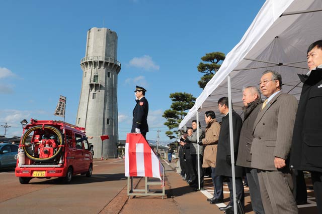 燕市文化センター駐車場で観閲