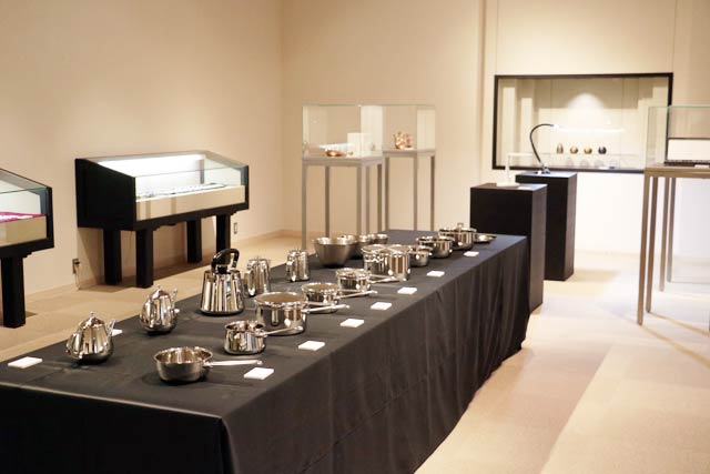 28日まで燕市産業史料館で開かれている企画展「グッドデザイン賞～燕編～」