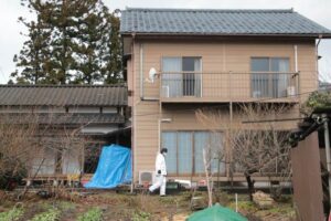 弥彦村の住宅火災で中に男性と思われる遺体