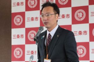 三条市長定例会見 脅迫罪と詐欺罪で告訴するという加茂市長の発言には「コメントするまでもない」