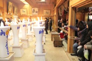 八幡宮で行われた献灯祭
