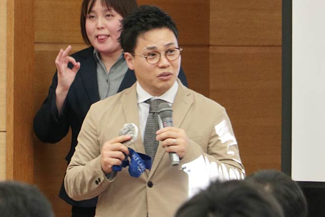 持参した銀メダル
