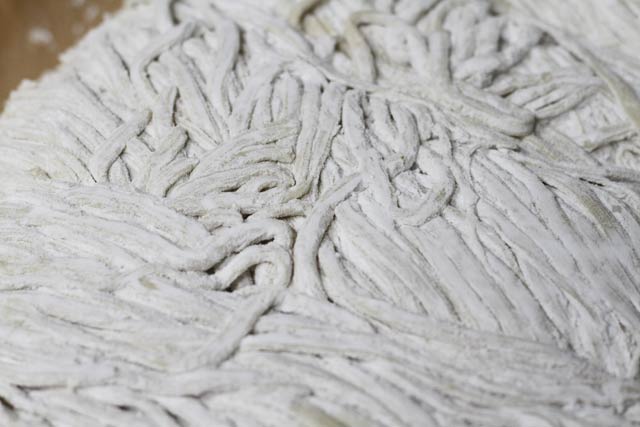研究して改良を重ねた自家製麺