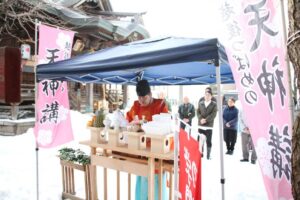 戸隠神社の天満宮前で行われた越後燕天神講祈願祭
