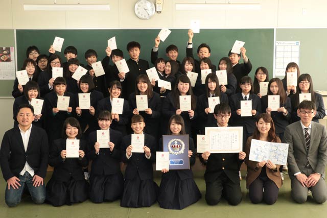 楽天IT学校に参加した三条商高総合ビジネス科の3年生