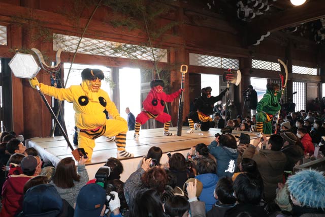 本成寺の節分大祈願会の鬼踊り