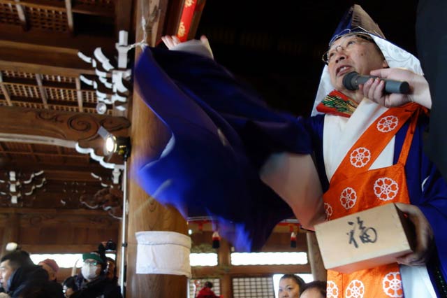 門谷貫主を皮切りに豆まき