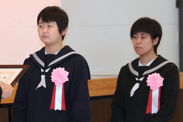 佐藤美空(左)［平成29年度全国中学校体育大会　第47回全国中学校剣道大会女子個人戦　3位］ 燕中学校女子剣道部［平成29年度全国中学校体育大会　第47回全国中学校剣道大会女子団体戦　準優勝］