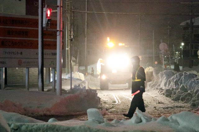 燕市井土巻3で行われていた除雪作業 