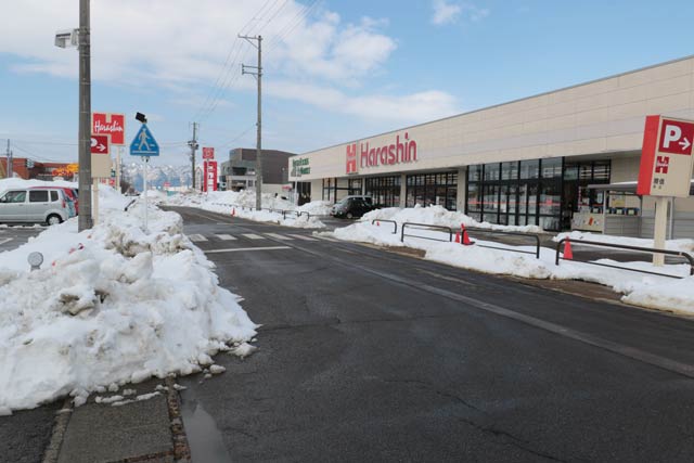 原信燕店前の圧雪もきれいさっぱりなくなった