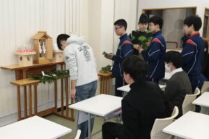 立心ゼミナールつばめ吉田校で天神講菓子で合格祈願