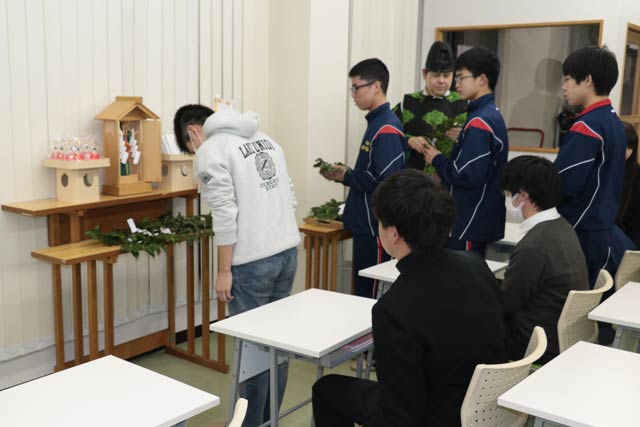 立心ゼミナールつばめ吉田校で天神講菓子で合格祈願