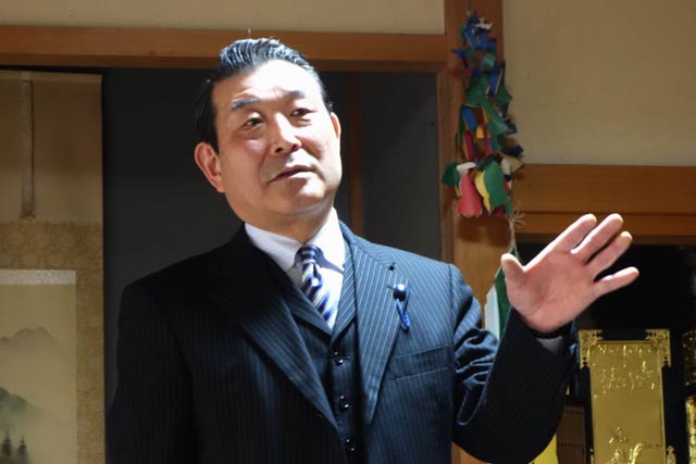 田上町長選立候補で記者会見する笹川氏