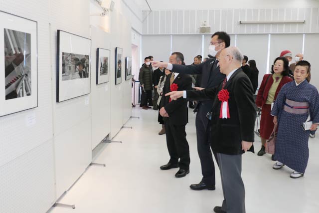 24日開幕した渡辺義雄生誕110周年記念展