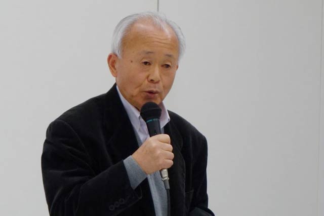 講演する福島県双葉町の前町長、井戸川克隆さん