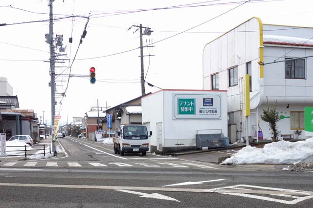 第二産業道路側交差点は三条東公民館から走行してくる車があるので注意が必要