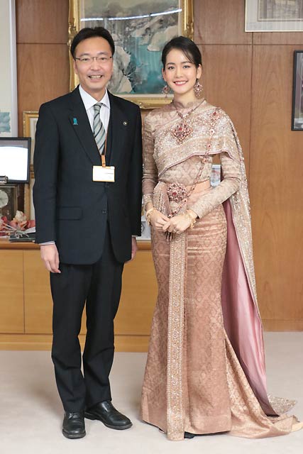 ボウ・メラダーさんと国定市長