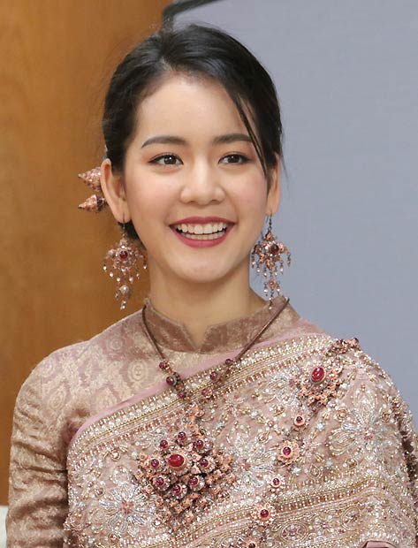 笑顔の三条を満喫しているボウさん