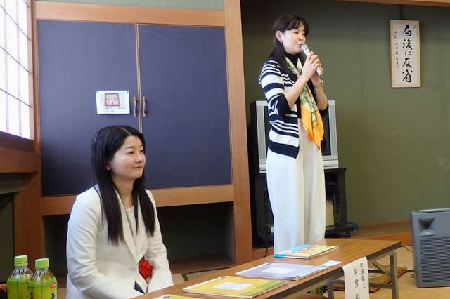 ゲストの中倉彰子二段(右)とその妹の中倉宏美二段（分水ライオンズクラブ提供写真