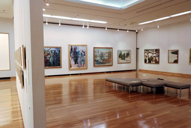 長岡市栃尾美術館で開かれている「館所蔵品展～春の展示～ふるさとゆかりの作家たち」