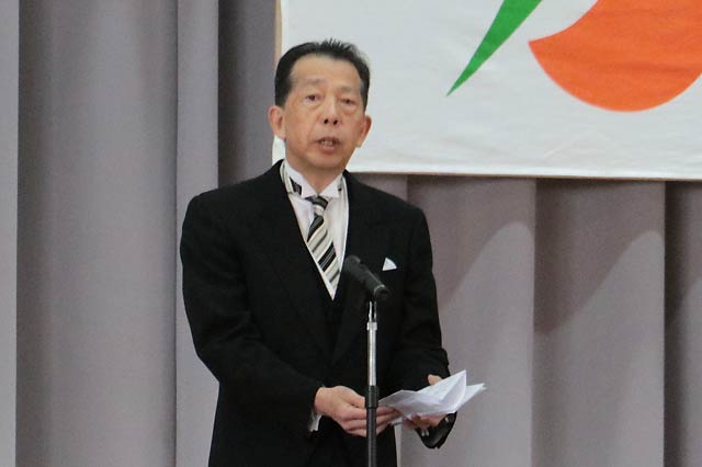 式辞を述べる小池中の笠原校長