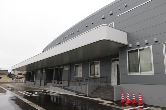 燕市東部学校給食センターの正面
