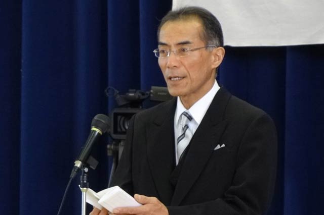 式辞を述べる清水校長