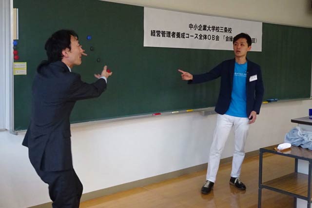 「職場で活かせる！実践 笑いで心を整える方法」がテーマのワークショップ