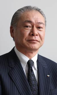 筆頭部長に就く田辺秀男企画財政部長