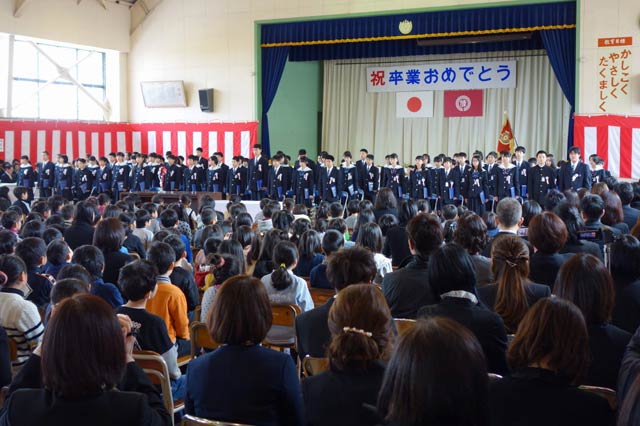 卒業生の合唱