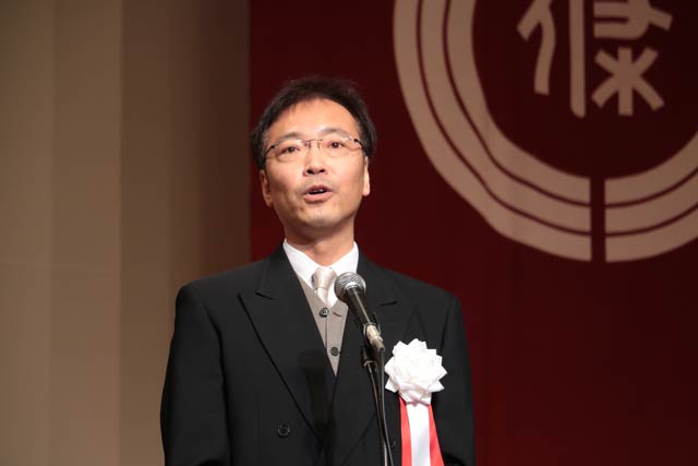 三条市成人式の式辞を中断して騒ぐ新成人をたしなめた国定市長