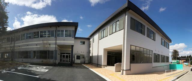 左が改修棟、右が新築棟