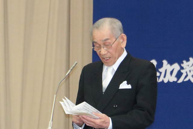 学校法人加茂暁星学園の藤田敏明理事長が式辞